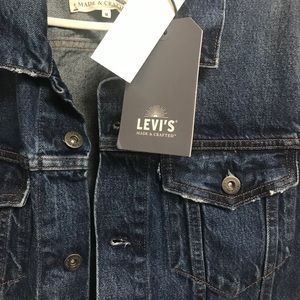 Men’s Levi made crafted distressed elbow size M
